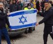 צעיר מאשדוד הניף את דגל ישראל במרכז הפגנה נגד מדינת ישראל בלב אמסטרדם