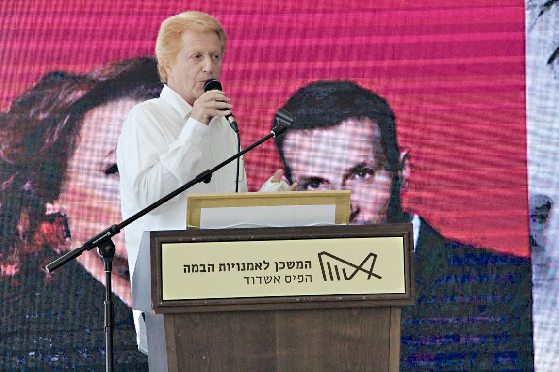 שמעון פרנס. יועץ מוזיקלי ומנחה בפני עצמו