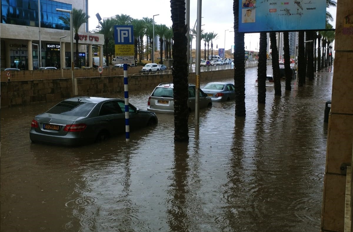 הצפות באשדוד. צילום: מירון מוישביץ