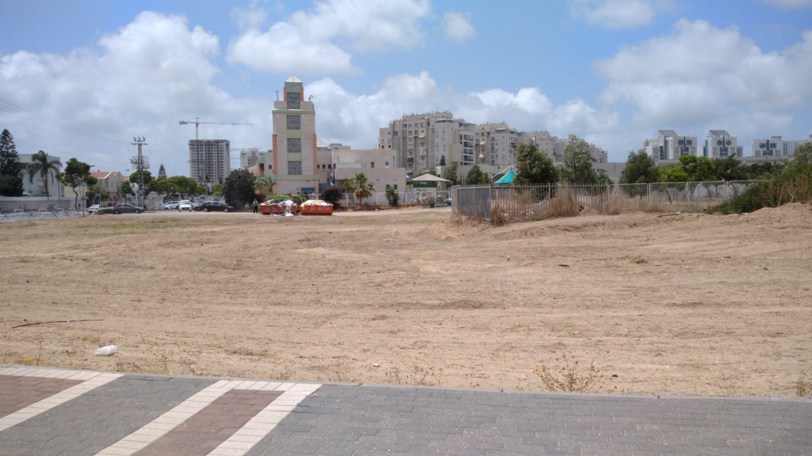 השטח המיועד להקמת הבריכה ברובע ט'. צילום: שמואל סרדינס