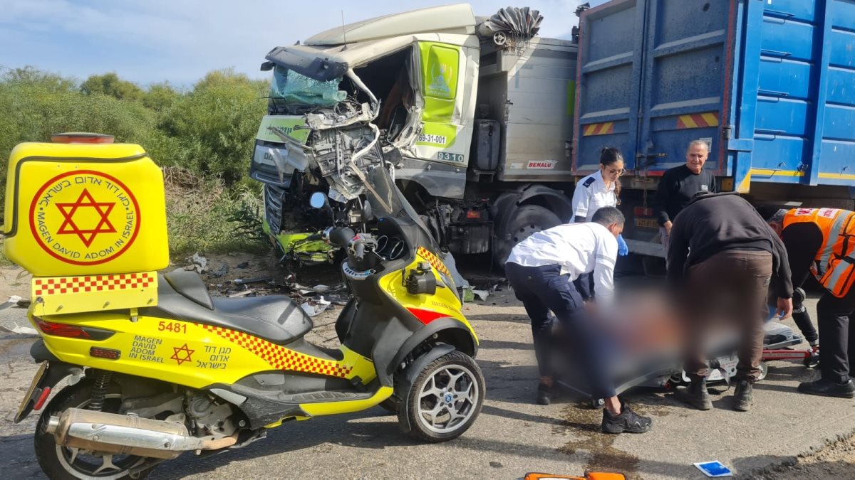 זירת התאונה. קרדיט: מד"א הצלה דרום