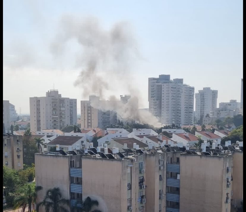 העשן שעולה מהשריפה ברחוב הנורית