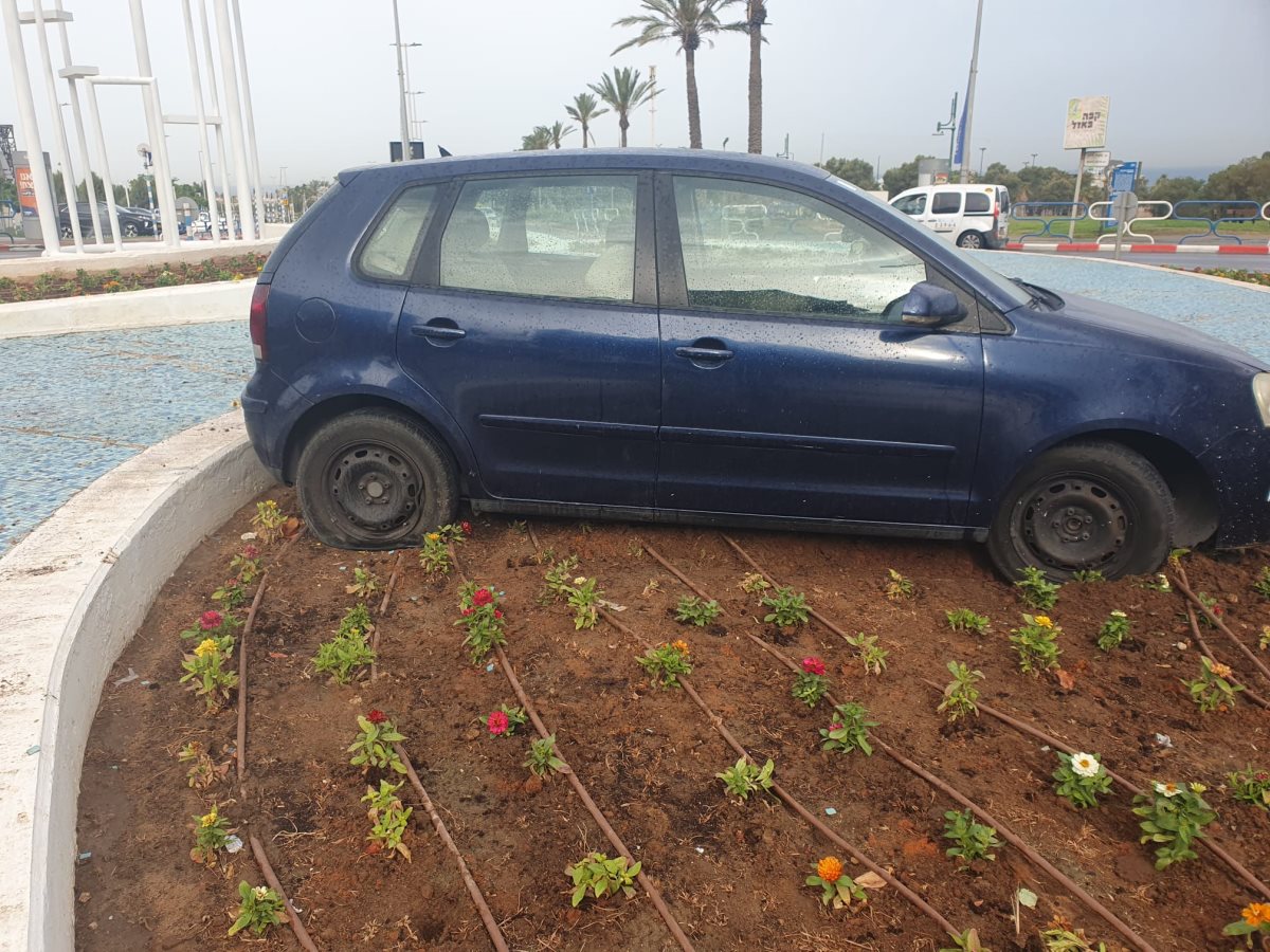 רכב בכיכר ביום שישי