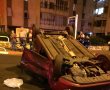 שלושה פצועים בהתהפכות רכב הלילה בכיכר סיגל (תמונות)