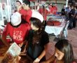 נוער לתפארת: מפעילים בלב מדרחוב רוגוזין דוכן מזון ושתיה במחירים שווים לכל כיס (תמונות)
