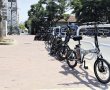 עשרות רוכבי האופניים החשמליים מסכנים את ילדי הגנים