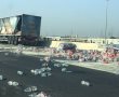 מחלף אשדוד צפון - בקבוקי שתיה נפלו ממשאית והתפזרו על הכביש