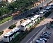 מטרד: האוטובוסים ממתינים לנסיעה ברחוב אלטלנה, יוצרים רעש וזיהום (וידאו)