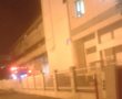 שריפה פרצה בבניין ברחוב האורגים - צוותי הכיבוי מפנים אנשים מהבניין