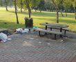 צפו: נהנו משבת שמשית בפארק אך שכחו לנקות אחריהם (וידאו)